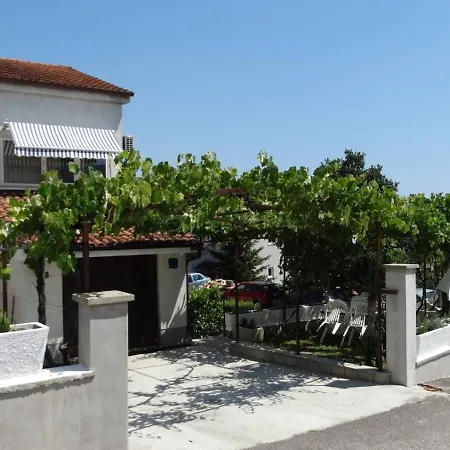 Apartament Almar Jusici