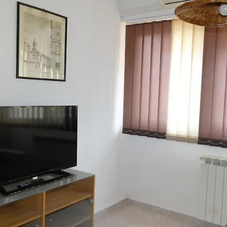 Almar Apartment *